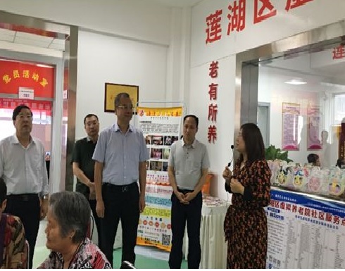 西安市副市长杨广亭一行领导参观调莲湖区虚拟(图1)
