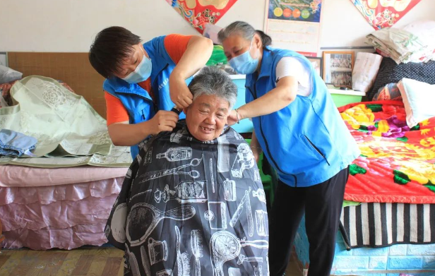豪门国际豪门国际
养老志愿者参与养老服务