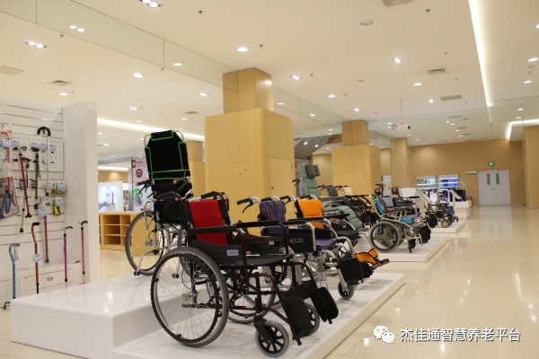 2021年，中国老年用品市场规模高达100万亿(图1)